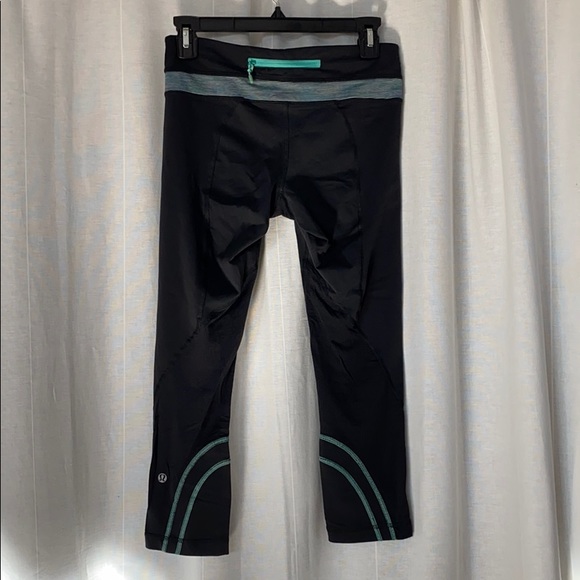 Lululemon 7/8 Leggings in sz 6, EUC Smoke/pet free - Picture 2 of 5